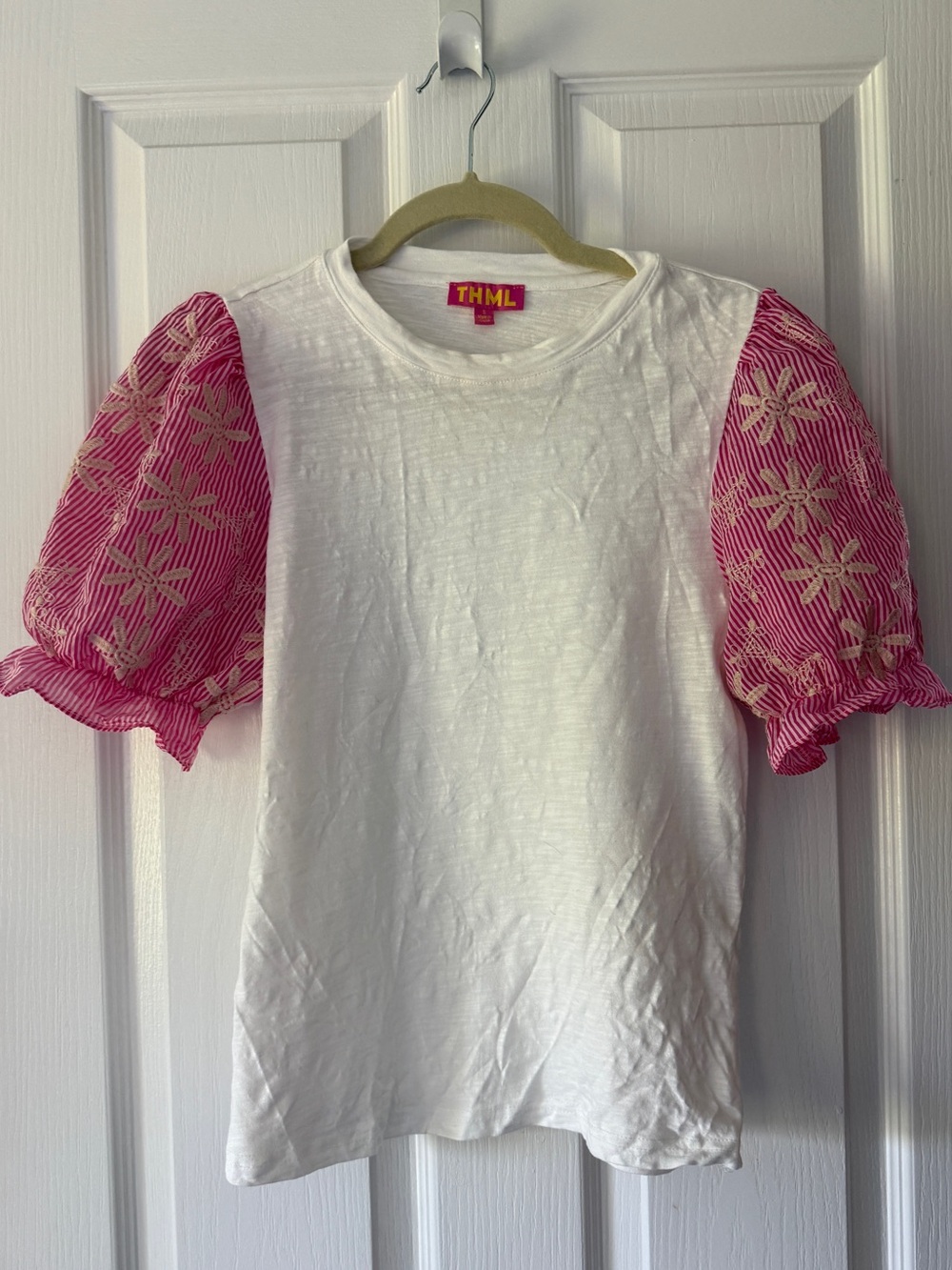 THML White Tee with Pink Floral Puff Sleeves EUC